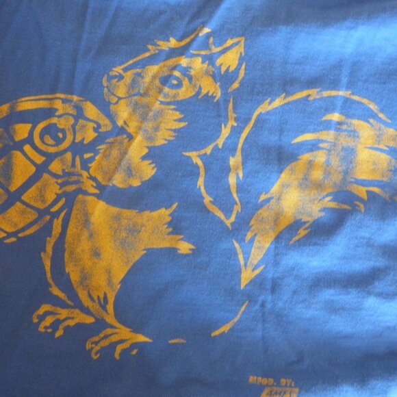 Tee-shirt with a squirell holding a hand gernade which he believes is a very lar - Picture 3 of 5